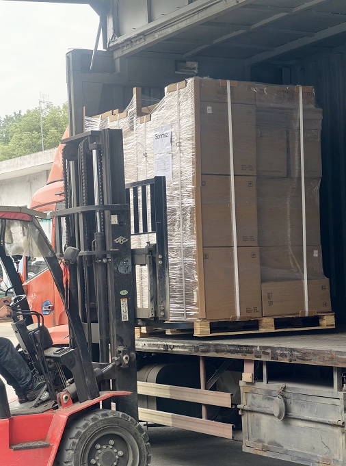 Fluxo de trabalho eficiente para remessas globais na INBESTCAMP, fabricante de equipamentos para camping e cozinha ao ar livre.